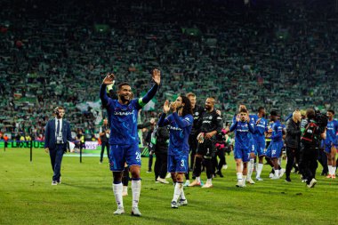 Chelsea 'nin oyuncuları, Real Betis Balompie ile Chelsea FC (Maciej Rogowski) arasında oynanan 2025 UEFA Konferans Ligi final maçında kutlama yaparken görüldü.)