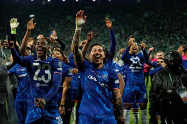 Chelsea 'nin oyuncuları, Real Betis Balompie ile Chelsea FC (Maciej Rogowski) arasında oynanan 2025 UEFA Konferans Ligi final maçında kutlama yaparken görüldü.)