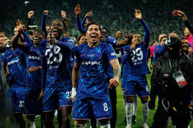 Chelsea 'nin oyuncuları, Real Betis Balompie ile Chelsea FC (Maciej Rogowski) arasında oynanan 2025 UEFA Konferans Ligi final maçında kutlama yaparken görüldü.)