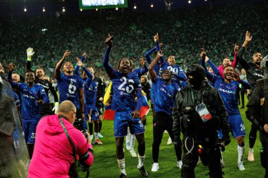 Chelsea 'nin oyuncuları, Real Betis Balompie ile Chelsea FC (Maciej Rogowski) arasında oynanan 2025 UEFA Konferans Ligi final maçında kutlama yaparken görüldü.)