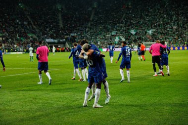 Chelsea 'nin oyuncuları, Real Betis Balompie ile Chelsea FC (Maciej Rogowski) arasındaki UEFA Konferans Ligi 2025 final maçında Moises Caicedo' dan gol üstüne gol atarken görüldü.)