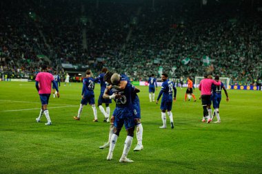 Chelsea 'nin oyuncuları, Real Betis Balompie ile Chelsea FC (Maciej Rogowski) arasındaki UEFA Konferans Ligi 2025 final maçında Moises Caicedo' dan gol üstüne gol atarken görüldü.)