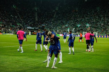 Chelsea 'nin oyuncuları, Real Betis Balompie ile Chelsea FC (Maciej Rogowski) arasındaki UEFA Konferans Ligi 2025 final maçında Moises Caicedo' dan gol üstüne gol atarken görüldü.)
