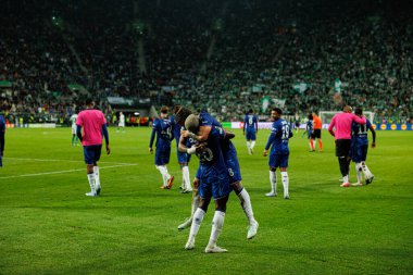 Chelsea 'nin oyuncuları, Real Betis Balompie ile Chelsea FC (Maciej Rogowski) arasındaki UEFA Konferans Ligi 2025 final maçında Moises Caicedo' dan gol üstüne gol atarken görüldü.)