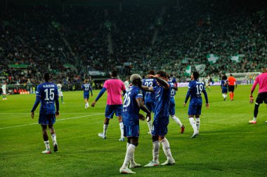 Chelsea 'nin oyuncuları, Real Betis Balompie ile Chelsea FC (Maciej Rogowski) arasındaki UEFA Konferans Ligi 2025 final maçında Moises Caicedo' dan gol üstüne gol atarken görüldü.)