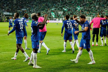 Chelsea 'nin oyuncuları, Real Betis Balompie ile Chelsea FC (Maciej Rogowski) arasındaki UEFA Konferans Ligi 2025 final maçında Moises Caicedo' dan gol üstüne gol atarken görüldü.)