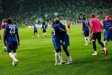 Chelsea 'nin oyuncuları, Real Betis Balompie ile Chelsea FC (Maciej Rogowski) arasındaki UEFA Konferans Ligi 2025 final maçında Moises Caicedo' dan gol üstüne gol atarken görüldü.)