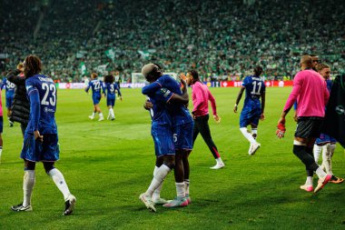 Chelsea 'nin oyuncuları, Real Betis Balompie ile Chelsea FC (Maciej Rogowski) arasındaki UEFA Konferans Ligi 2025 final maçında Moises Caicedo' dan gol üstüne gol atarken görüldü.)