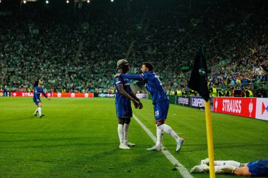 Chelsea 'nin oyuncuları, Real Betis Balompie ile Chelsea FC (Maciej Rogowski) arasındaki UEFA Konferans Ligi 2025 final maçında Moises Caicedo' dan gol üstüne gol atarken görüldü.)
