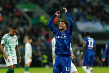 Jadon Sancho, Real Betis Balompie ve Chelsea FC (Maciej Rogowski) arasında oynanan UEFA Konferans Ligi 2025 final maçında gol attıktan sonra kutlama yaparken görüldü.)