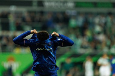 Jadon Sancho, Real Betis Balompie ve Chelsea FC (Maciej Rogowski) arasında oynanan UEFA Konferans Ligi 2025 final maçında gol attıktan sonra kutlama yaparken görüldü.)