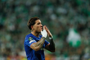 Enzo Fernandez, Real Betis Balompie ve Chelsea FC (Maciej Rogowski) arasında oynanan UEFA Konferans Ligi 2025 final maçında gol attıktan sonra kutlama yaparken görüldü.)