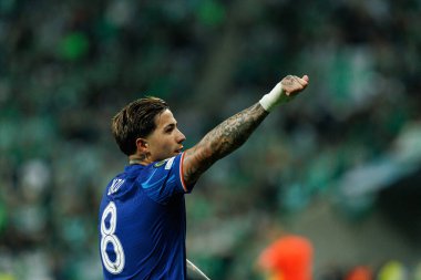 Enzo Fernandez, Real Betis Balompie ve Chelsea FC (Maciej Rogowski) arasında oynanan UEFA Konferans Ligi 2025 final maçında gol attıktan sonra kutlama yaparken görüldü.)