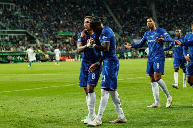 Enzo Fernandez, Real Betis Balompie ve Chelsea FC (Maciej Rogowski) arasında oynanan UEFA Konferans Ligi 2025 final maçında gol attıktan sonra kutlama yaparken görüldü.)