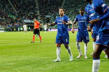 Enzo Fernandez, Real Betis Balompie ve Chelsea FC (Maciej Rogowski) arasında oynanan UEFA Konferans Ligi 2025 final maçında gol attıktan sonra kutlama yaparken görüldü.)