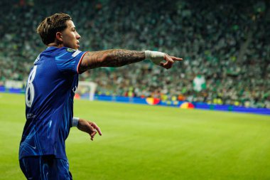 Enzo Fernandez, Real Betis Balompie ve Chelsea FC (Maciej Rogowski) arasında oynanan UEFA Konferans Ligi 2025 final maçında gol attıktan sonra kutlama yaparken görüldü.)