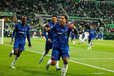 Chelsea FC 'nin oyuncuları, Real Betis Balompie ile Chelsea FC (Maciej Rogowski) arasındaki UEFA Konferans Ligi 2025 final maçında Enzo Fernandez' in attığı gol üstüne gol sonrasında kutlamada görülüyor.)