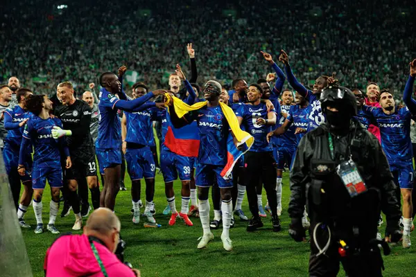 Chelsea 'nin oyuncuları, Real Betis Balompie ile Chelsea FC (Maciej Rogowski) arasında oynanan 2025 UEFA Konferans Ligi final maçında kutlama yaparken görüldü.)