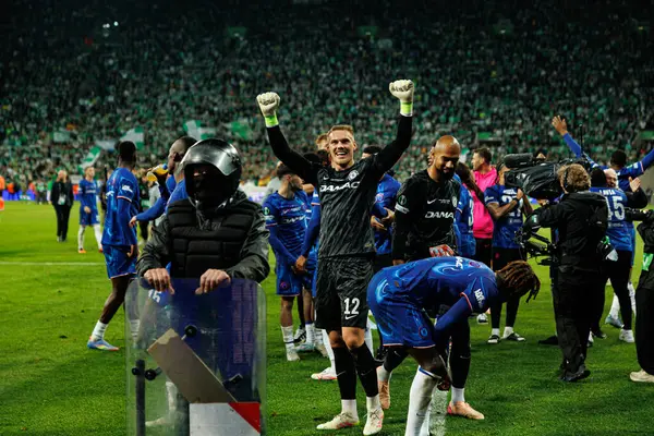 Chelsea 'nin oyuncuları, Real Betis Balompie ile Chelsea FC (Maciej Rogowski) arasında oynanan 2025 UEFA Konferans Ligi final maçında kutlama yaparken görüldü.)