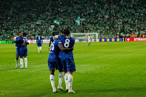 Chelsea 'nin oyuncuları, Real Betis Balompie ile Chelsea FC (Maciej Rogowski) arasındaki UEFA Konferans Ligi 2025 final maçında Moises Caicedo' dan gol üstüne gol atarken görüldü.)