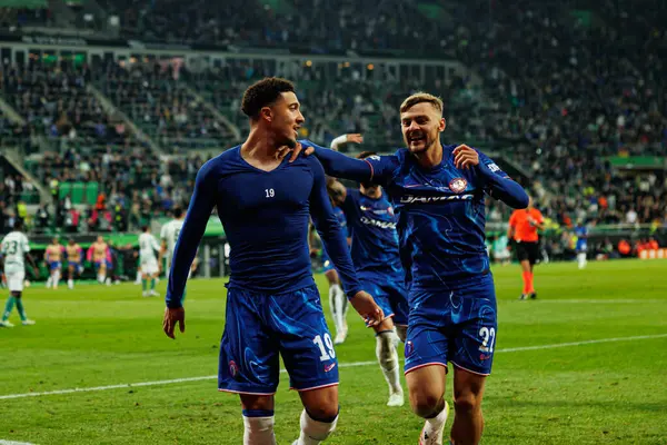 Jadon Sancho ve Kiernan Dewsbury-Hall UEFA Konferans Ligi 2025 final maçında Real Betis Balompie ve Chelsea FC (Maciej Rogowski)