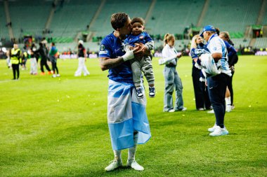 Enzo Fernandez, Real Betis Balompie ve Chelsea FC (Maciej Rogowski) arasında oynanan UEFA Konferans Ligi 2025 final maçında görüldü.)