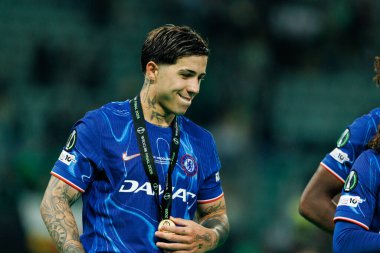 Enzo Fernandez, Real Betis Balompie ve Chelsea FC (Maciej Rogowski) arasında oynanan UEFA Konferans Ligi 2025 final maçında görüldü.)