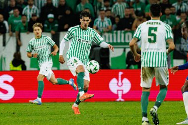 Johnny Cardoso, Real Betis Balompie ve Chelsea FC (Maciej Rogowski) arasında oynanan UEFA Konferans Ligi 2025 final maçında görüldü.)