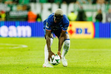 Moises Caicedo, Real Betis Balompie ve Chelsea FC (Maciej Rogowski) arasında oynanan UEFA Konferans Ligi 2025 final maçında görüldü.)