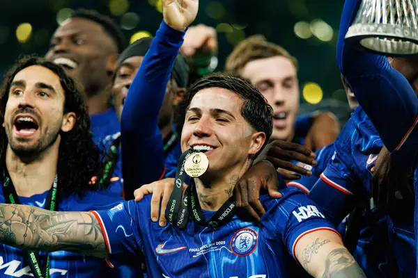 Enzo Fernandez, Real Betis Balompie ve Chelsea FC (Maciej Rogowski) arasında oynanan UEFA Konferans Ligi 2025 final maçında görüldü.)