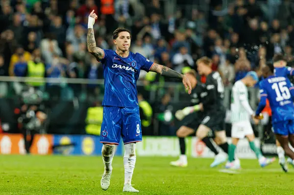 Enzo Fernandez, Real Betis Balompie ve Chelsea FC (Maciej Rogowski) arasında oynanan UEFA Konferans Ligi 2025 final maçında görüldü.)