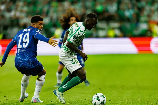 Jadon Sancho ve Yusuf Sabaly UEFA Konferans Ligi 2025 final maçında Real Betis Balompie ve Chelsea FC (Maciej Rogowski)