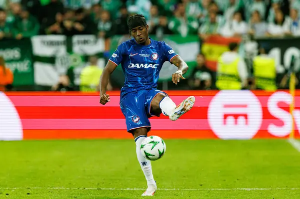 Noni Madueke, Real Betis Balompie ve Chelsea FC (Maciej Rogowski) arasında oynanan UEFA Konferans Ligi 2025 final maçında görüldü.)