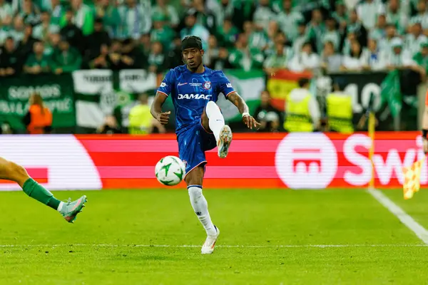 Noni Madueke, Real Betis Balompie ve Chelsea FC (Maciej Rogowski) arasında oynanan UEFA Konferans Ligi 2025 final maçında görüldü.)