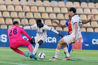 Her iki takımın oyuncuları Liga Portekiz 2 maçında FC Alverca ve Portimonense SC (Maciej Rogowski) takımları arasında görüldü.)