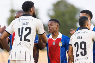 Her iki takımın oyuncuları Liga Portekiz 2 maçında FC Alverca ve Portimonense SC (Maciej Rogowski) takımları arasında görüldü.)