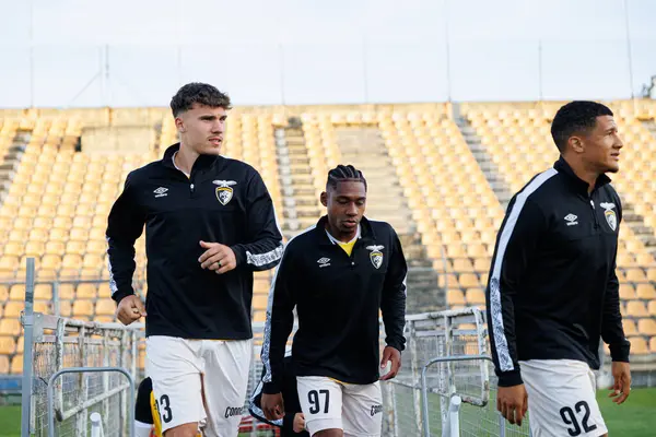 Kristofer Kait, Malcom Moyo ve Juan Alegria Liga Portekiz 2 maçında FC Alverca ve Portimonense SC (Maciej Rogowski)
