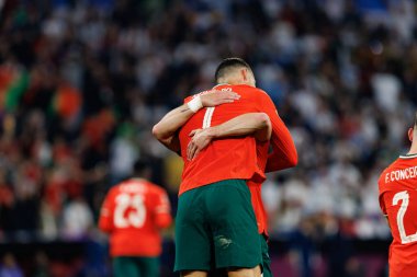 Portekizli oyuncular, UEFA Milletler Ligi 2025 yarı final maçında Almanya ve Portekiz milli takımları arasında Cristiano Ronaldo 'dan gol üstüne gol atarken görüldü (Maciej Rogowski)