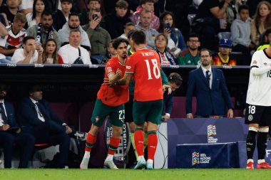 Vitinha ve Ruben Neves, Almanya ve Portekiz milli takımları arasında oynanan 2025 UEFA Uluslar Ligi yarı final maçında görüldü (Maciej Rogowski)