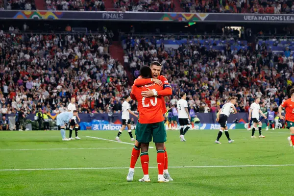 Nuno Mendes ve Cristiano Ronaldo, Almanya ve Portekiz milli takımları arasında oynanan 2025 UEFA Milletler Ligi yarı final maçında görüldü (Maciej Rogowski)