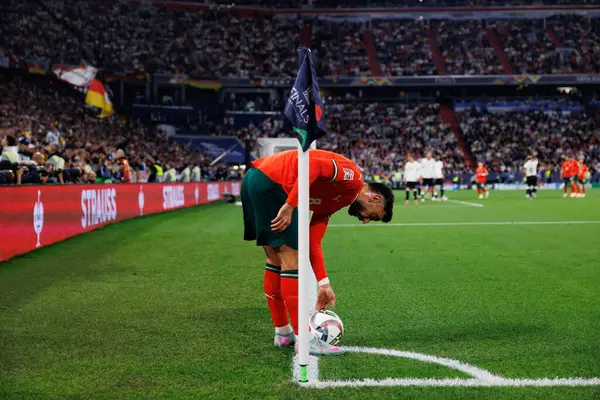 Bruno Fernandes, Almanya ve Portekiz milli takımları arasında oynanan 2025 UEFA Uluslar Ligi yarı final maçında görüldü (Maciej Rogowski)