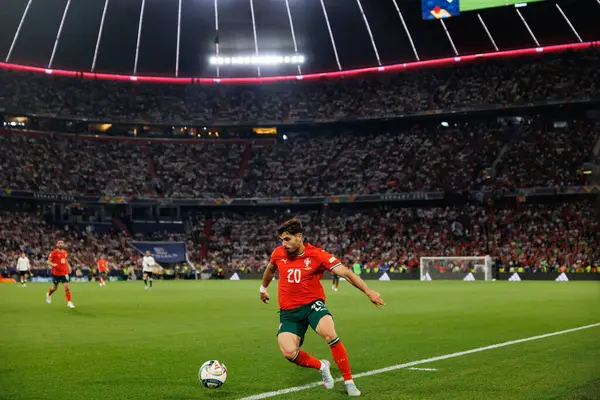 Pedro Neto, Almanya ve Portekiz milli takımları arasında oynanan 2025 UEFA Uluslar Ligi yarı final maçında görüldü (Maciej Rogowski)