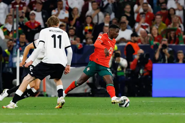 Nuno Mendes, Almanya ve Portekiz milli takımları arasında oynanan 2025 UEFA Uluslar Ligi yarı final maçında görüldü (Maciej Rogowski)