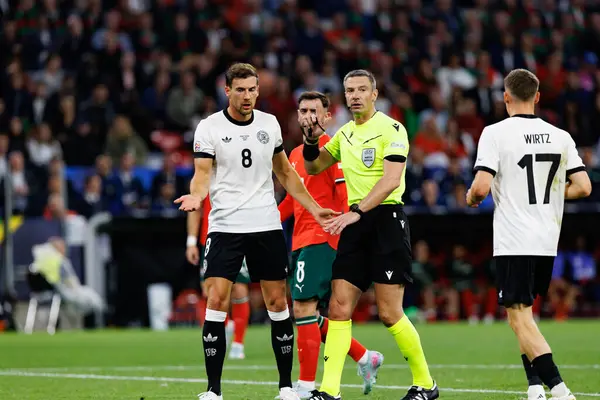 Leon Goretzka ve Slavko Vinciç, UEFA Milletler Ligi 2025 yarı final maçında Almanya ve Portekiz milli takımları arasında görüldü (Maciej Rogowski)