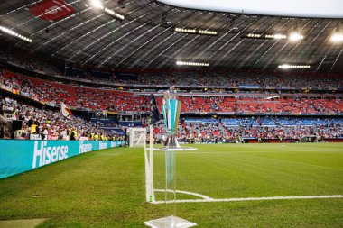 UEFA Uluslar Ligi kupası 2025 yılında Almanya ve Portekiz milli takımları arasında oynanan yarı final maçında görüldü (Maciej Rogowski)
