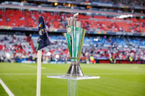 UEFA Uluslar Ligi kupası 2025 yılında Almanya ve Portekiz milli takımları arasında oynanan yarı final maçında görüldü (Maciej Rogowski)