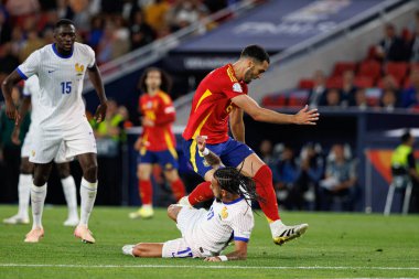 Malo Gusto ve Mikel Merino, İspanya ve Fransa milli takımları arasında oynanan 2025 UEFA Milletler Ligi yarı final maçında görüldü (Maciej Rogowski)