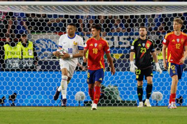 Kylian Mbappe ve Martin Zubimendi, UEFA Uluslar Ligi 2025 yarı final maçında İspanya ve Fransa milli takımları arasında görüldü (Maciej Rogowski)