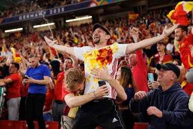 İspanya taraftarları, İspanya ve Fransa milli takımları arasında oynanan 2025 UEFA Uluslar Ligi yarı final maçında görüldü (Maciej Rogowski)