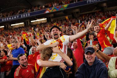 İspanya taraftarları, İspanya ve Fransa milli takımları arasında oynanan 2025 UEFA Uluslar Ligi yarı final maçında görüldü (Maciej Rogowski)